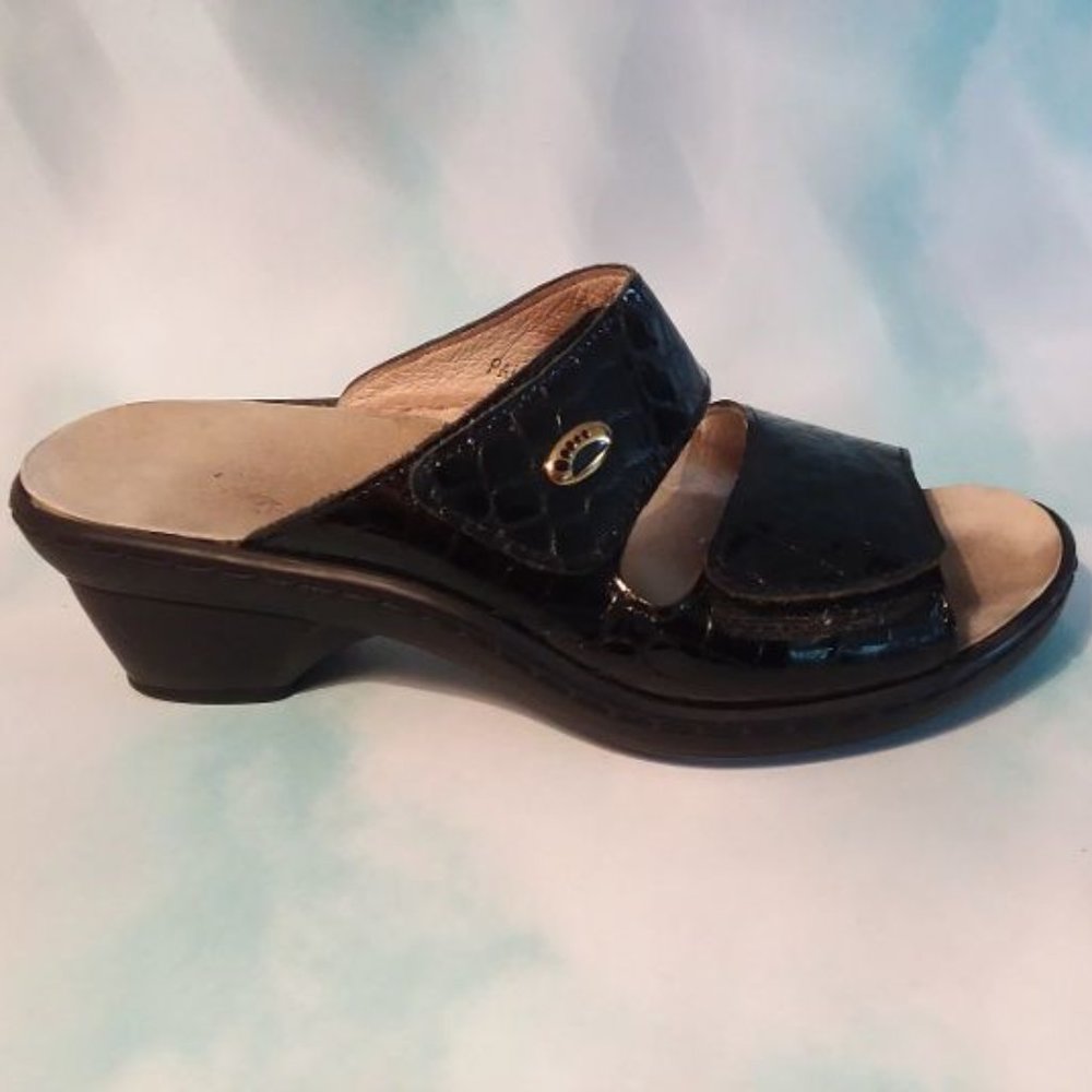 FINAL $ DROP Spring Step Palazzo Black Croc Slides